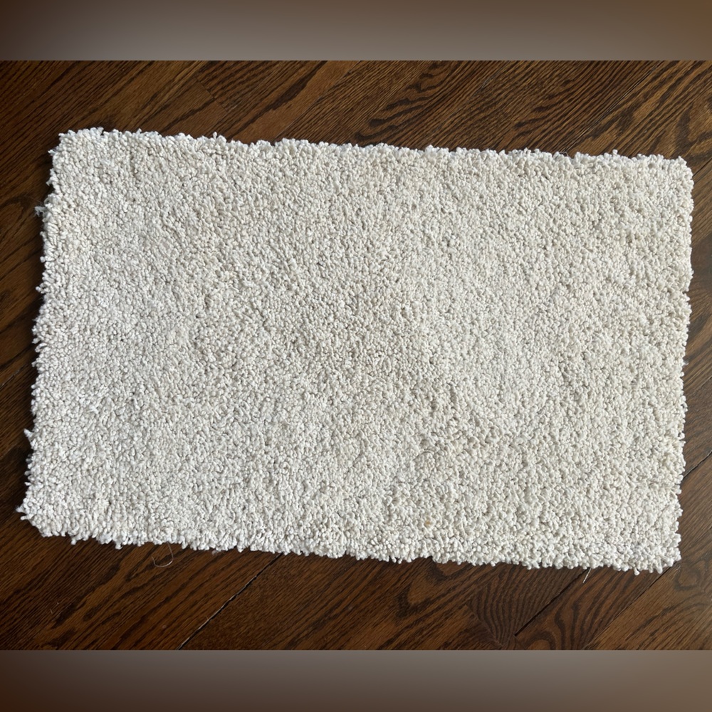 (4) 27.5inches x 17 inches Beige Shaggy Rug/Mat